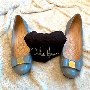 Cole Haan ladies shoe . Gently worn , light gray size 8.5